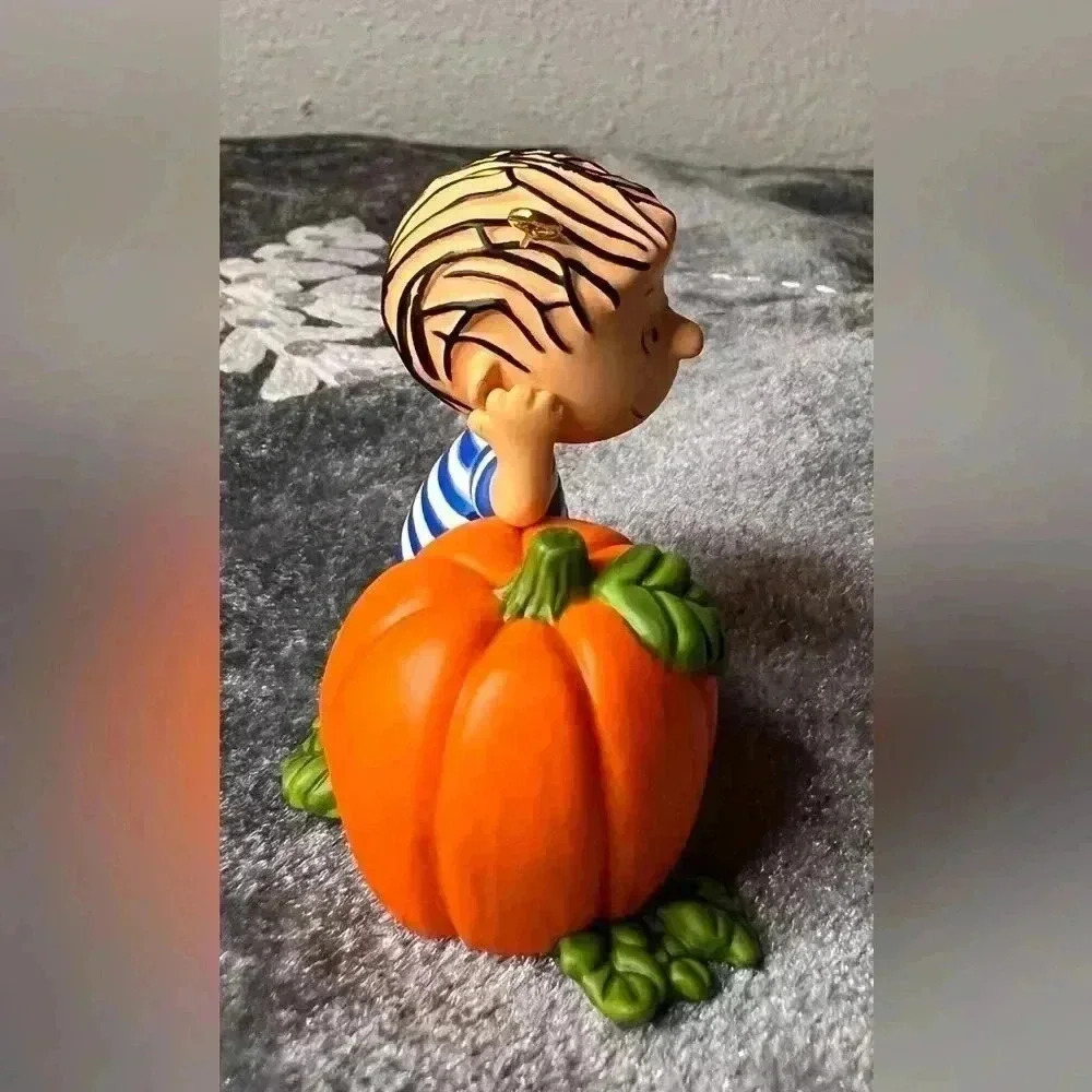 Hallmark NEW “Waiting for the Great Pumpkin” Peanuts All Year Christmas Ornament - Picture 7 of 11